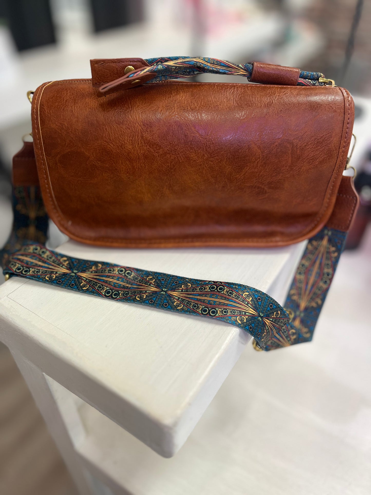 Pattern Strap Zipper Shoulder Bag in Black and Camel