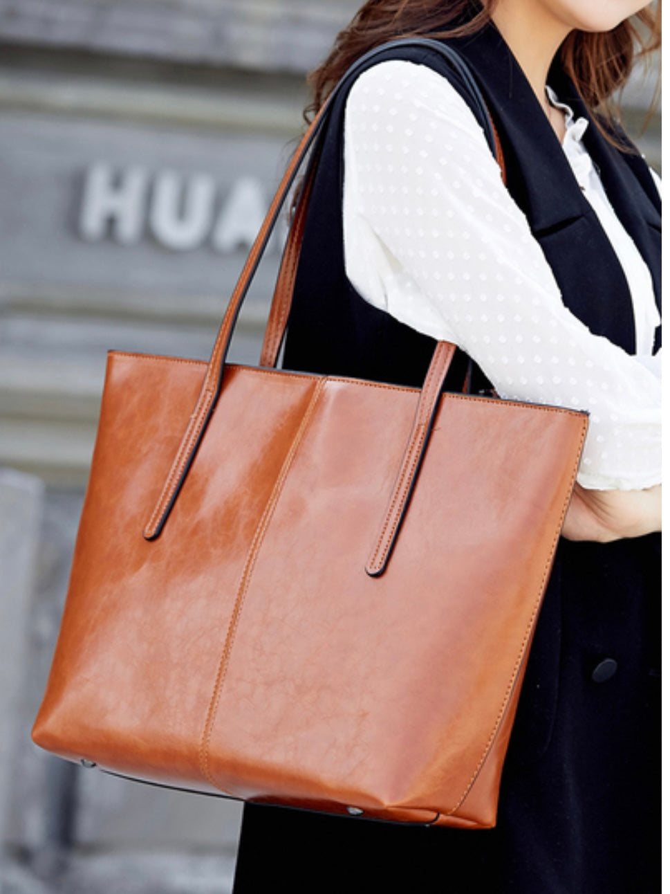 Vegan Leather Large Capacity Classic Tote Bag in Black and Camel