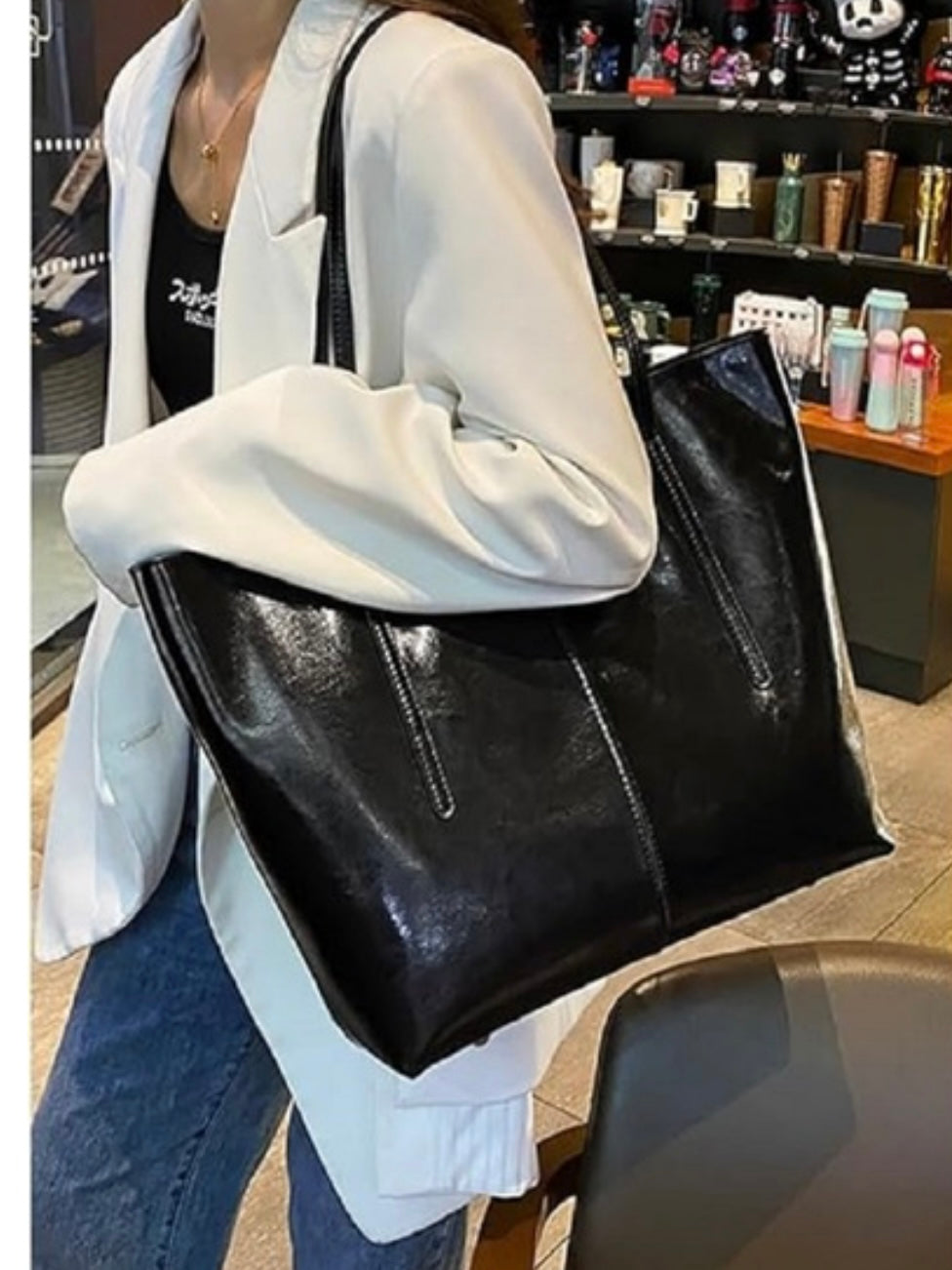 Vegan Leather Large Capacity Classic Tote Bag in Black and Camel
