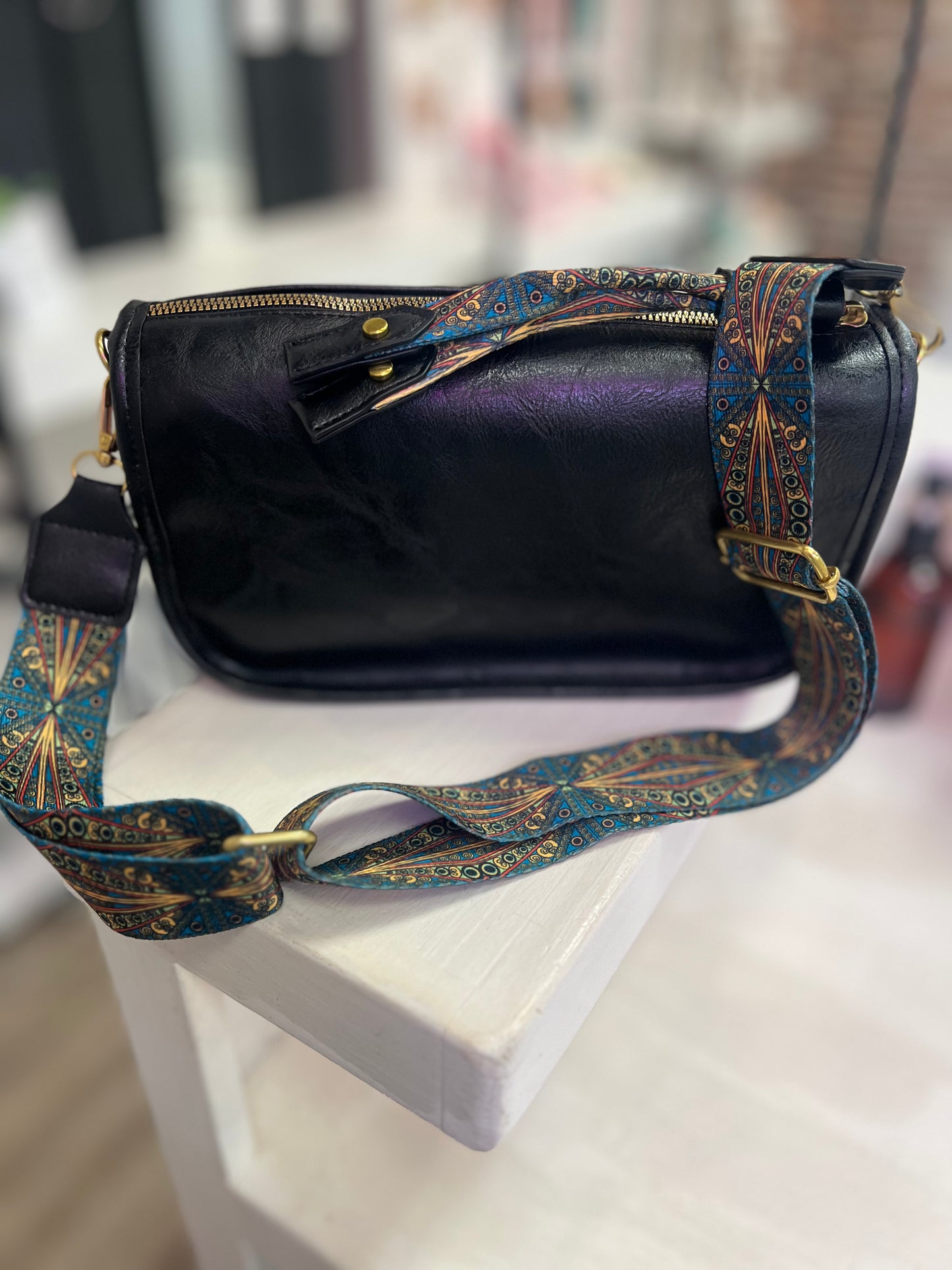 Pattern Strap Zipper Shoulder Bag in Black and Camel