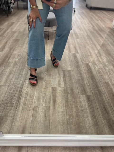 Darla High Rise Leg Jeans in Medium Wash