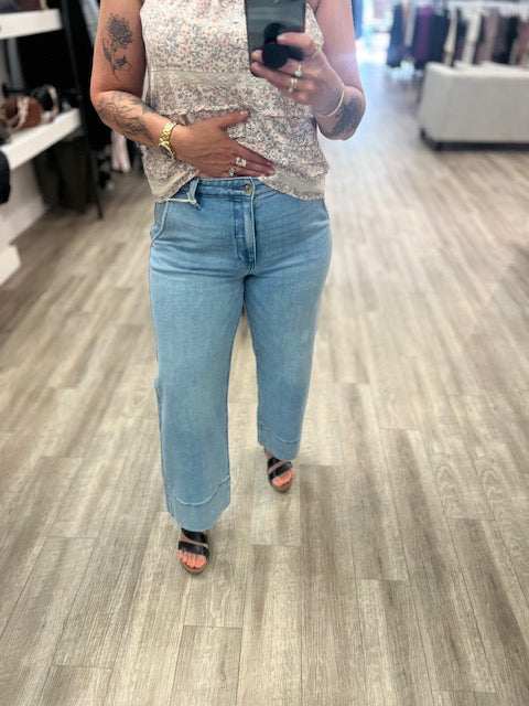Darla High Rise Leg Jeans in Medium Wash