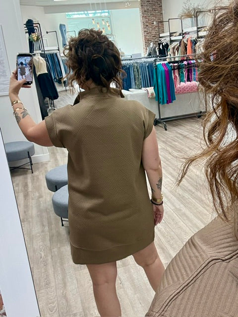 Textured Quarter Zipper Dress in Mocha