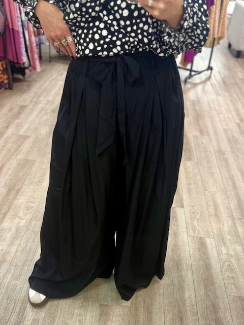 Flowy Wide Leg Pants in Black