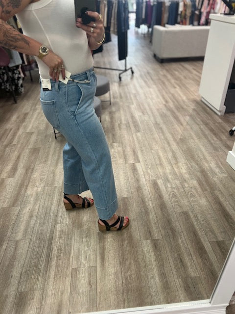 Darla High Rise Leg Jeans in Medium Wash