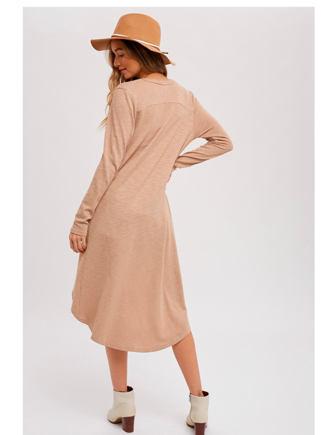 Ribbed Button Up High-Low Cardigan in Latte