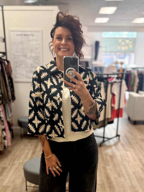 Ladies 3/4 Sleeve Print Shirt in Black