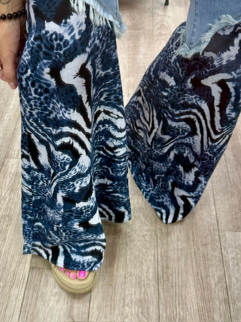 Wild Side Flare Jeans in Washed Denim