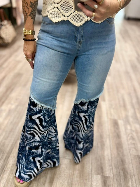 Wild Side Flare Jeans in Washed Denim