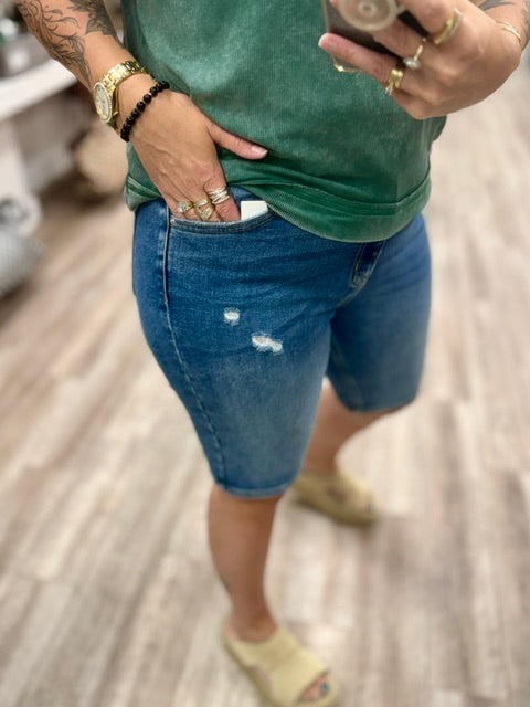 Bermuda Shorts in Medium
