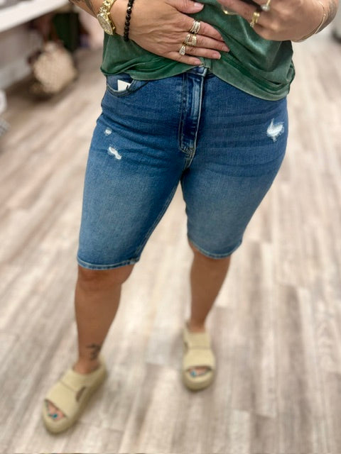Bermuda Shorts in Medium