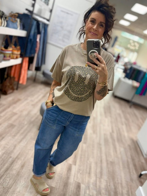 Smile Shirt Leopard Print in Mushroom