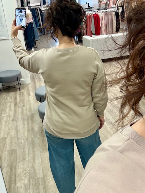 Laid-Back Luxe Sweatshirt with Pockets in Ash Mocha