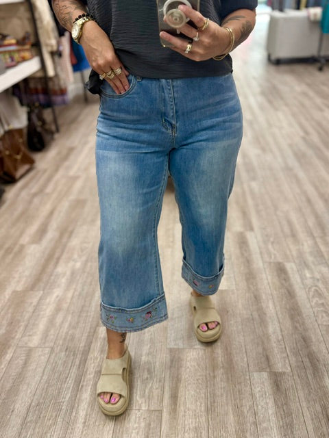 Blooming Cuff Crop Jeans