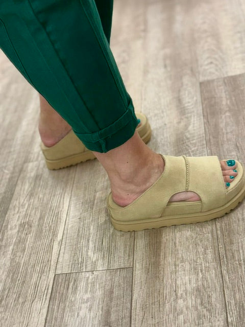 Hunter Haze Barrel Jeans in Hunter Green