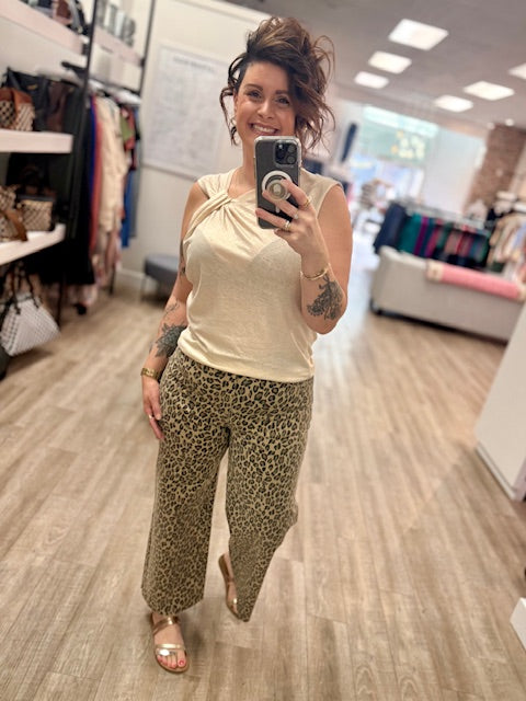 Simple Chic Knot Tee in Whitecap