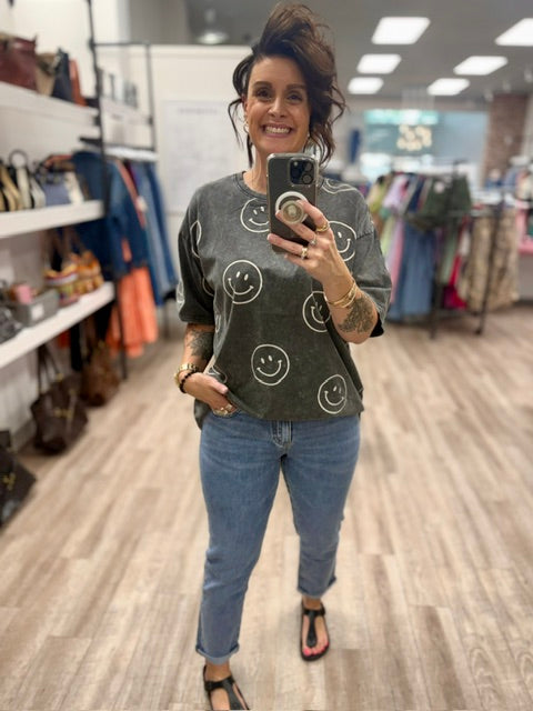 Smile Tee in Ash Black