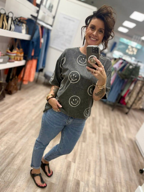 Smile Tee in Ash Black