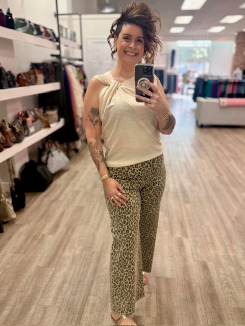 Simple Chic Knot Tee in Whitecap