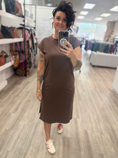 Round Neck Short Sleeve Midi Dress in Brown