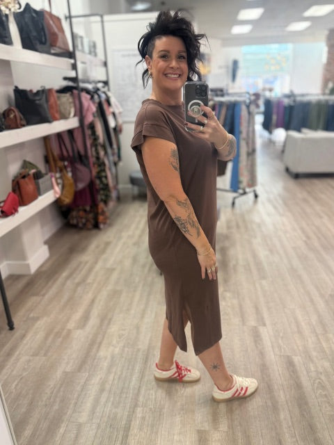Round Neck Short Sleeve Midi Dress in Brown