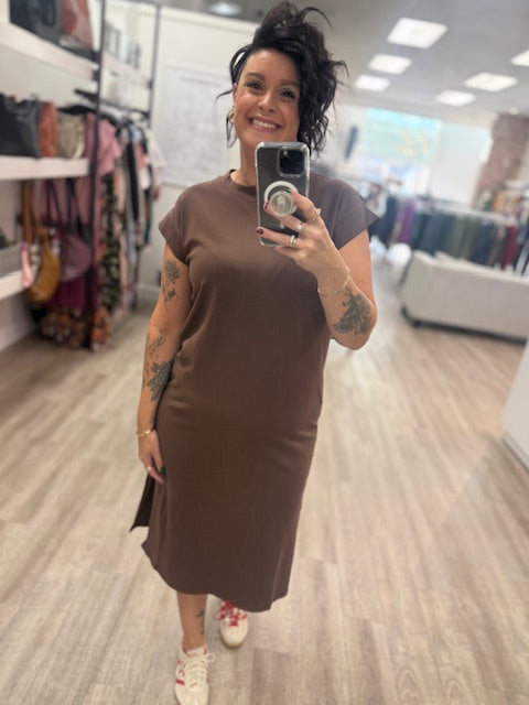 Round Neck Short Sleeve Midi Dress in Brown