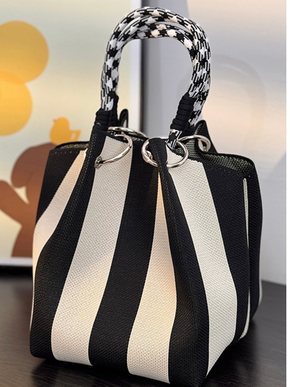 Geometric Knitted Bucket Tote Bag in Tan/Black and Black/White