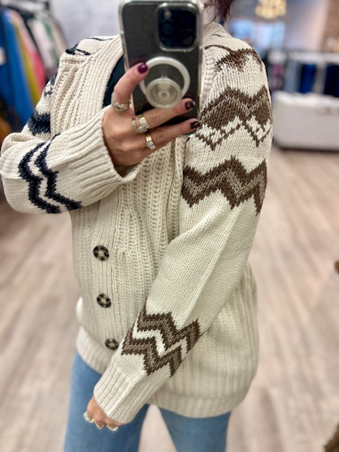 Quannah V-Neck Cardi in Beige