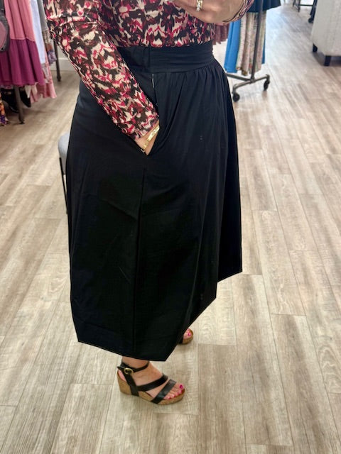 Blurra Balloon Skirt in Black