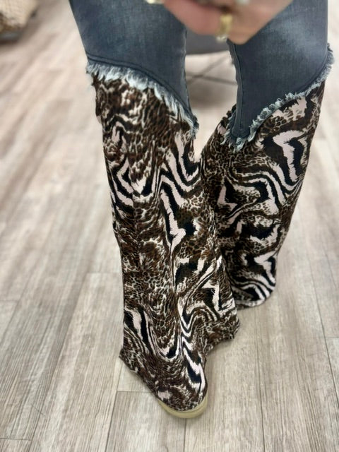 Wild Side Flare Jeans in Black