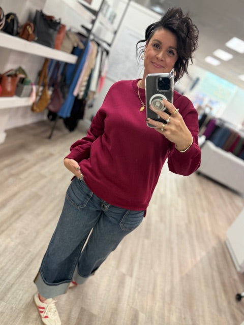 Hi-Low Boyfriend Sweatshirt with Pockets in Cabernet