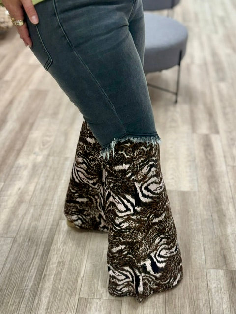Wild Side Flare Jeans in Black