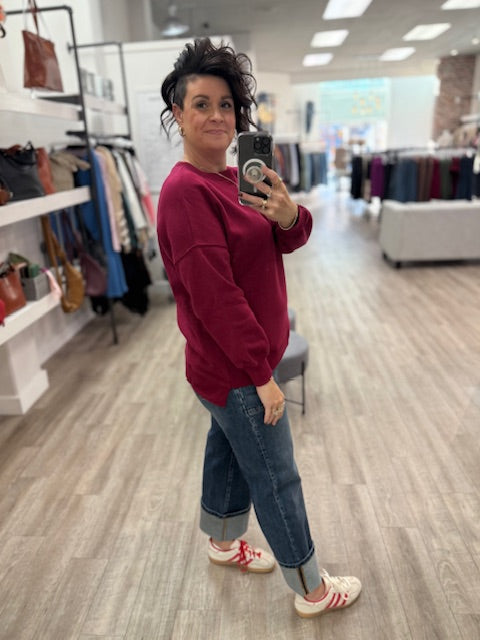 Hi-Low Boyfriend Sweatshirt with Pockets in Cabernet