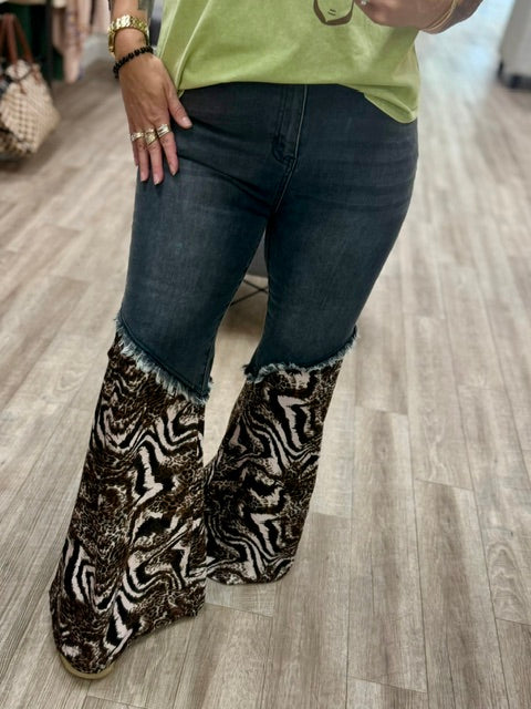 Wild Side Flare Jeans in Black