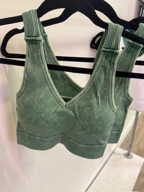 Stone Washed Ribbed Seamless Padded Tank Top in Dark Green