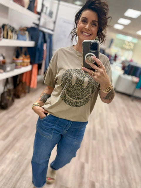 Smile Shirt Leopard Print in Mushroom